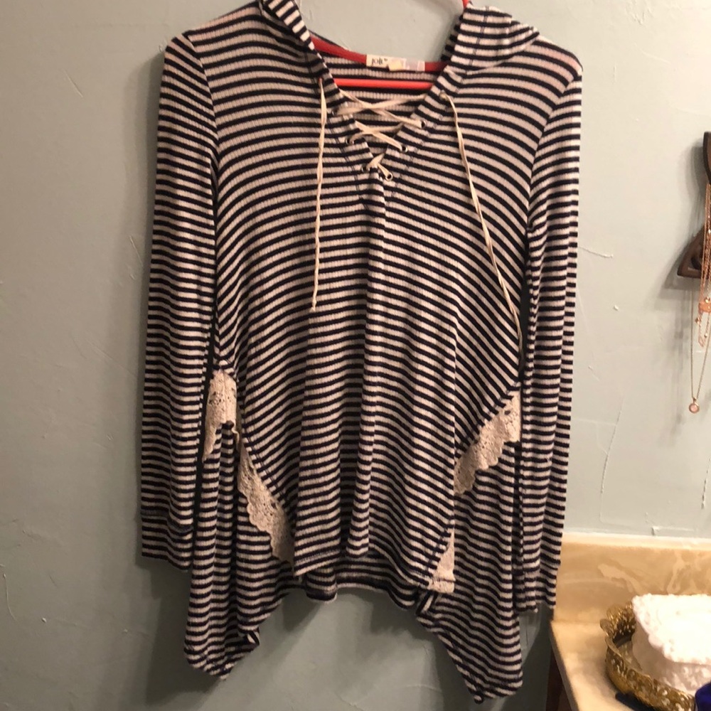 Women’s long sleeve with hood